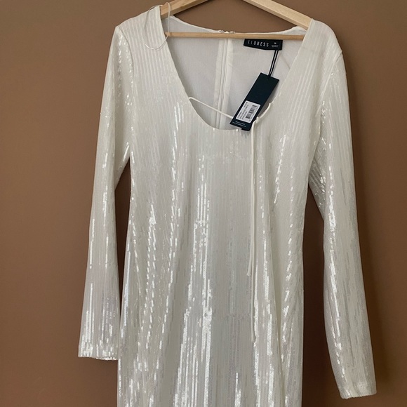 THE PIA MANCE X LIONESS EDIT
HOLLYWOOD DRESS - Picture 4 of 5